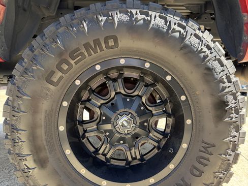 Used 2017 Toyota Tacoma TRD Sport w/ Tow Package (A/T) image 8