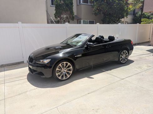 Used 2010 BMW M3 Convertible image 2