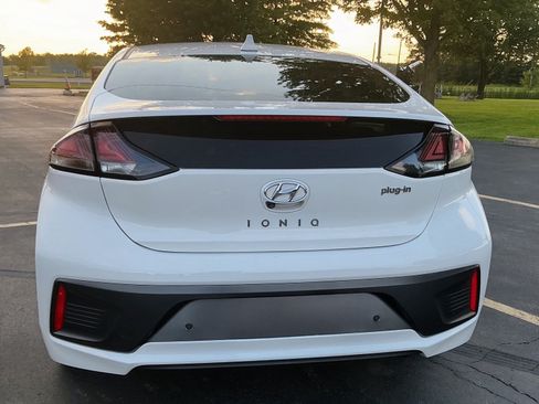 Used 2020 Hyundai Ioniq Limited FWD image 2