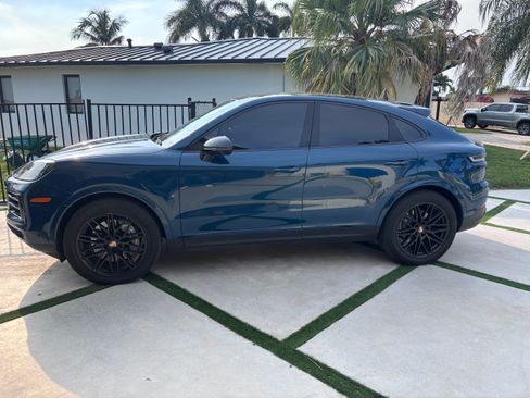 Used 2024 Porsche Cayenne Coupe AWD/4WD image 6
