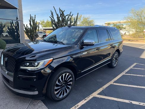 Used 2023 Lincoln Navigator L Black Label image 1