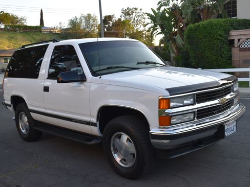 Used 1999 Chevrolet Tahoe 4WD 2-Door w/ Preferred Equipment Group image 9