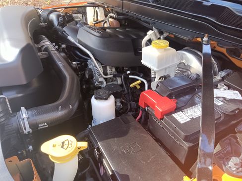 Used 2021 RAM 2500 Tradesman w/ Chrome Appearance Group image 18