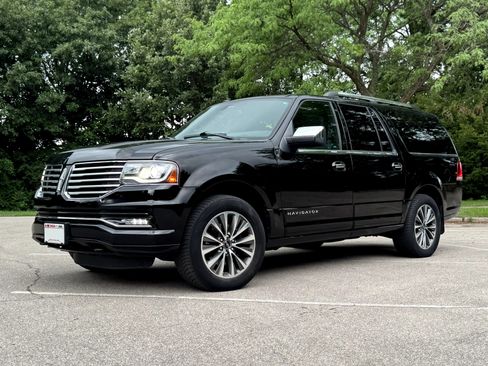 Used 2016 Lincoln Navigator L Select AWD/4WD image 8