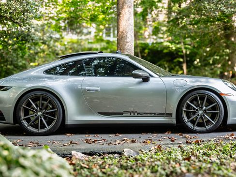 Used 2024 Porsche 911 Carrera T image 1