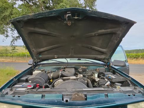 Used 2000 Chevrolet Tahoe Z71 w/ Comfort & Security Pkg AWD/4WD image 25