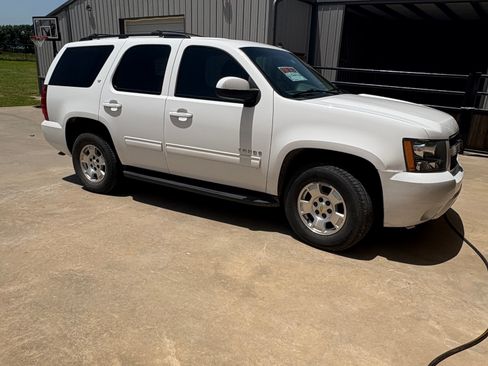 Used 2013 Chevrolet Tahoe LT RWD image 2