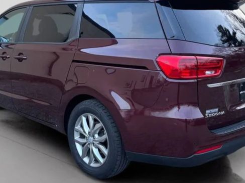 Used 2020 Kia Sedona EX image 5