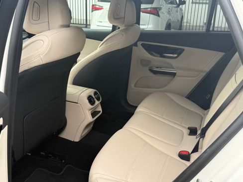 Used 2024 Mercedes-Benz GLC 300 4MATIC image 19