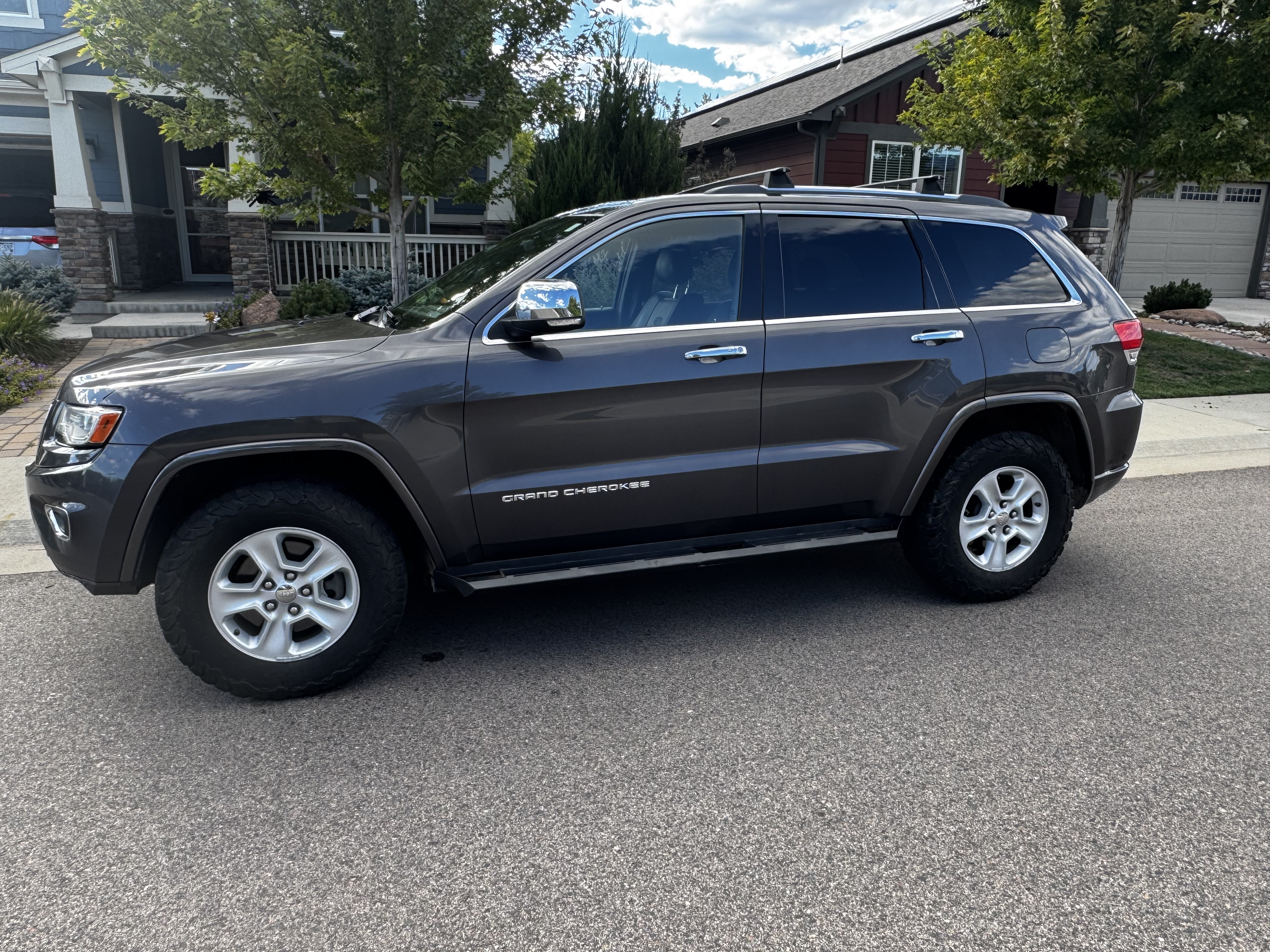 Used 2014 Jeep Grand Cherokee Overland AWD/4WD image 2