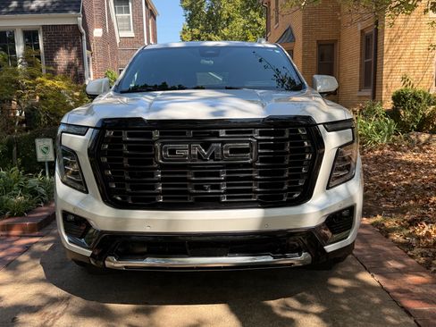 Used 2025 GMC Yukon Denali Ultimate AWD/4WD image 25