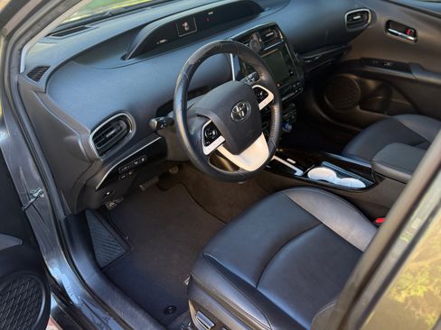 Used 2016 Toyota Prius Four Touring image 12