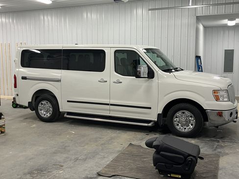 Used 2018 Nissan NV 3500 SL image 2