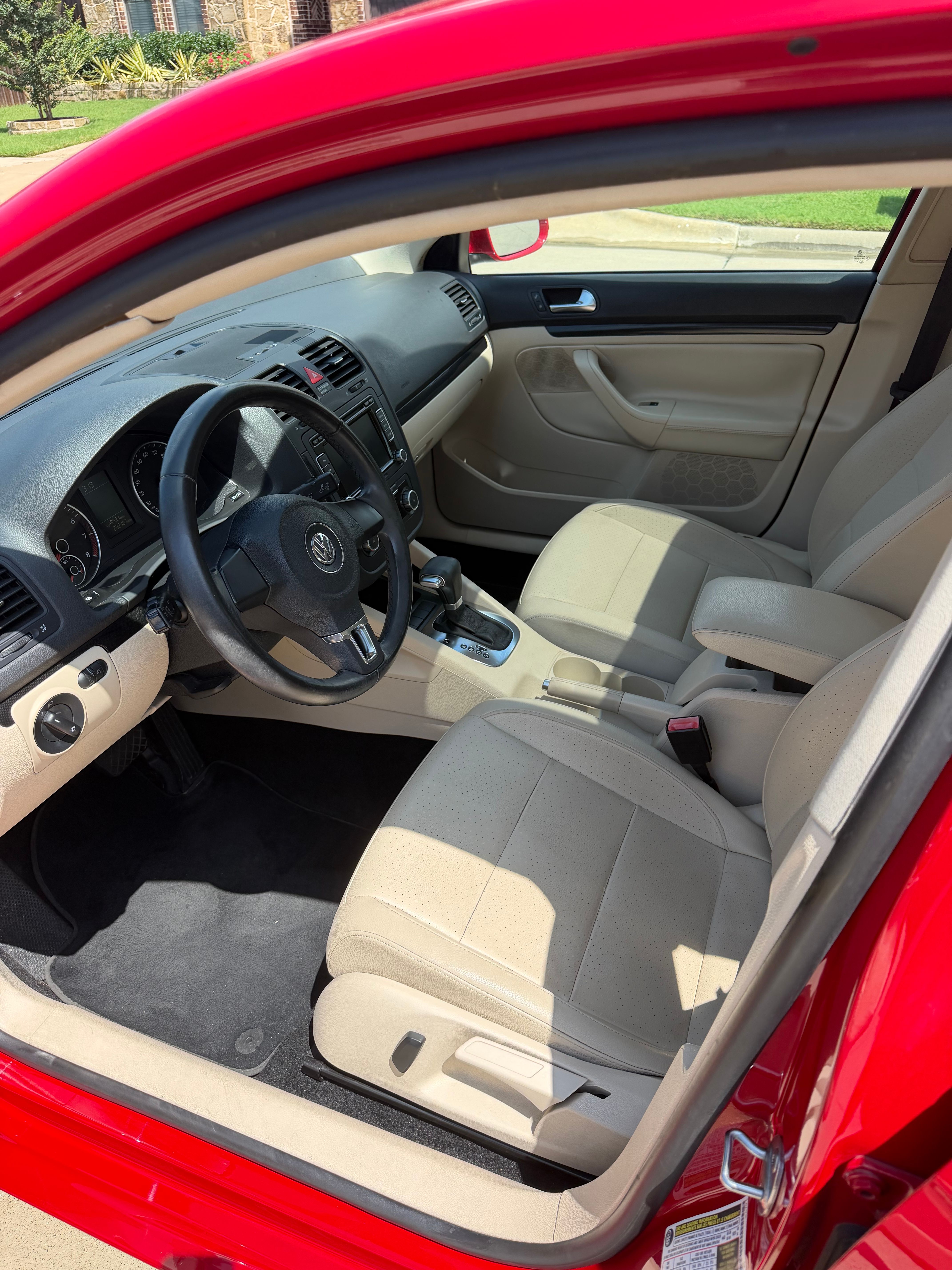 Used 2010 Volkswagen Jetta SE FWD image 4