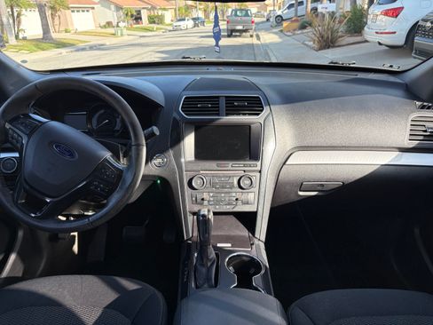 Used 2017 Ford Explorer XLT w/ Equipment Group 201A image 9