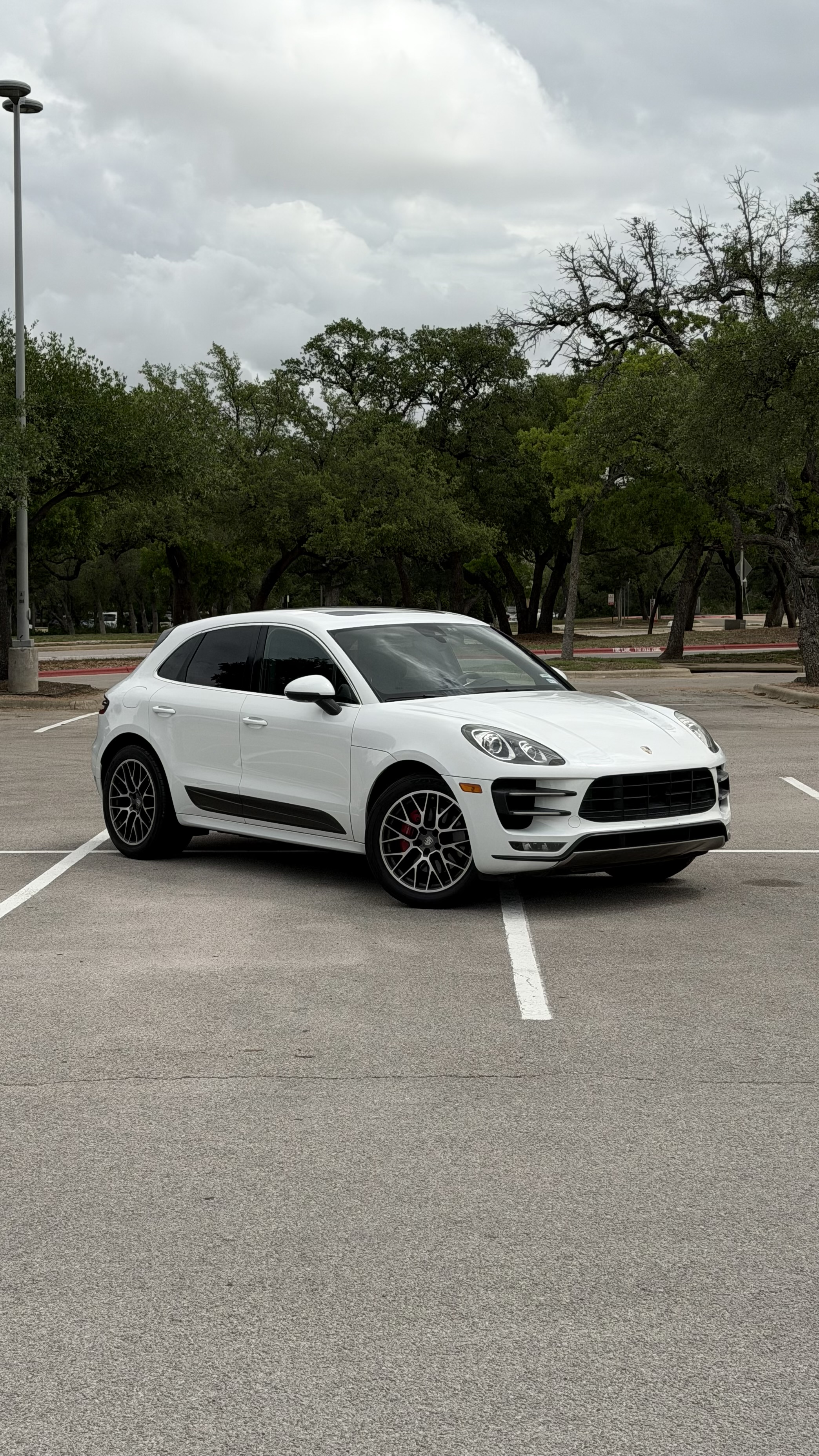 Used 2015 Porsche Macan Turbo AWD/4WD image 1