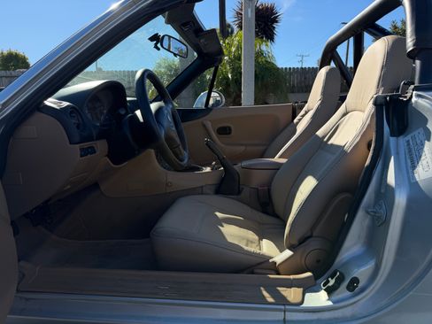 Used 1999 MAZDA MX-5 Miata image 20
