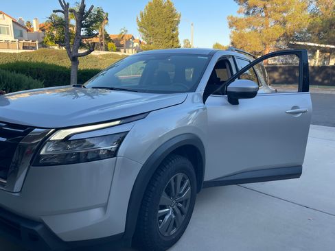 Used 2022 Nissan Pathfinder SV AWD/4WD image 8