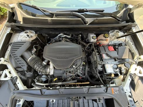 Used 2021 GMC Acadia Denali w/ Denali Ultimate Package AWD/4WD image 11