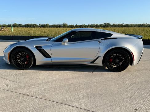 Used 2019 Chevrolet Corvette Z06 RWD image 1