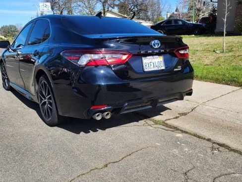 Used 2021 Toyota Camry SE w/ Cold Weather Package image 10