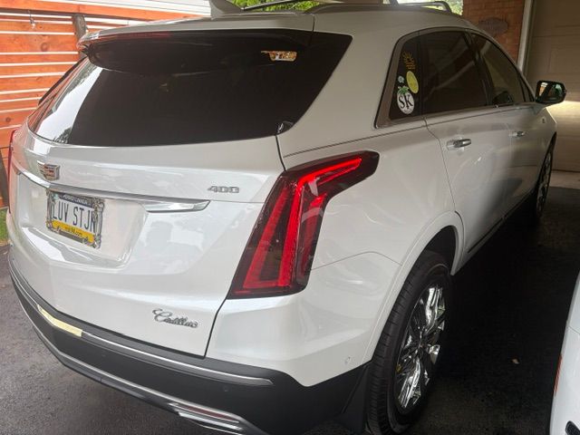 Used 2021 Cadillac XT5 Premium Luxury w/ Platinum Package AWD/4WD image 2