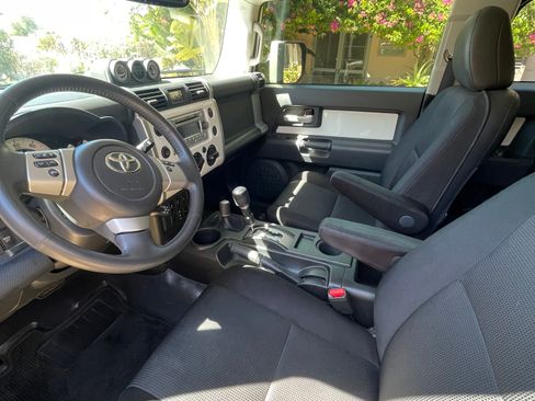 Used 2013 Toyota FJ Cruiser Sport Utility 2D w/ Upgrade Pkg image 20