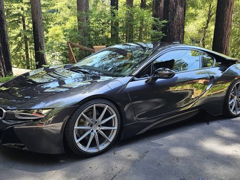 Used 2019 BMW i8 Coupe image 1