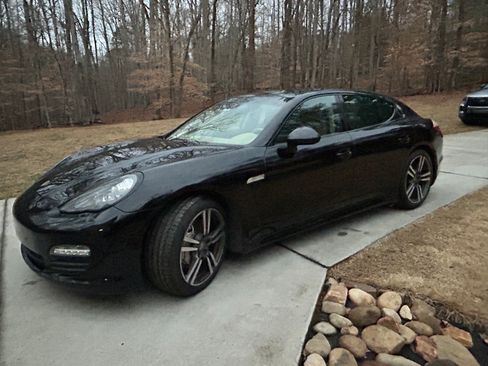 Used 2013 Porsche Panamera 4S image 2