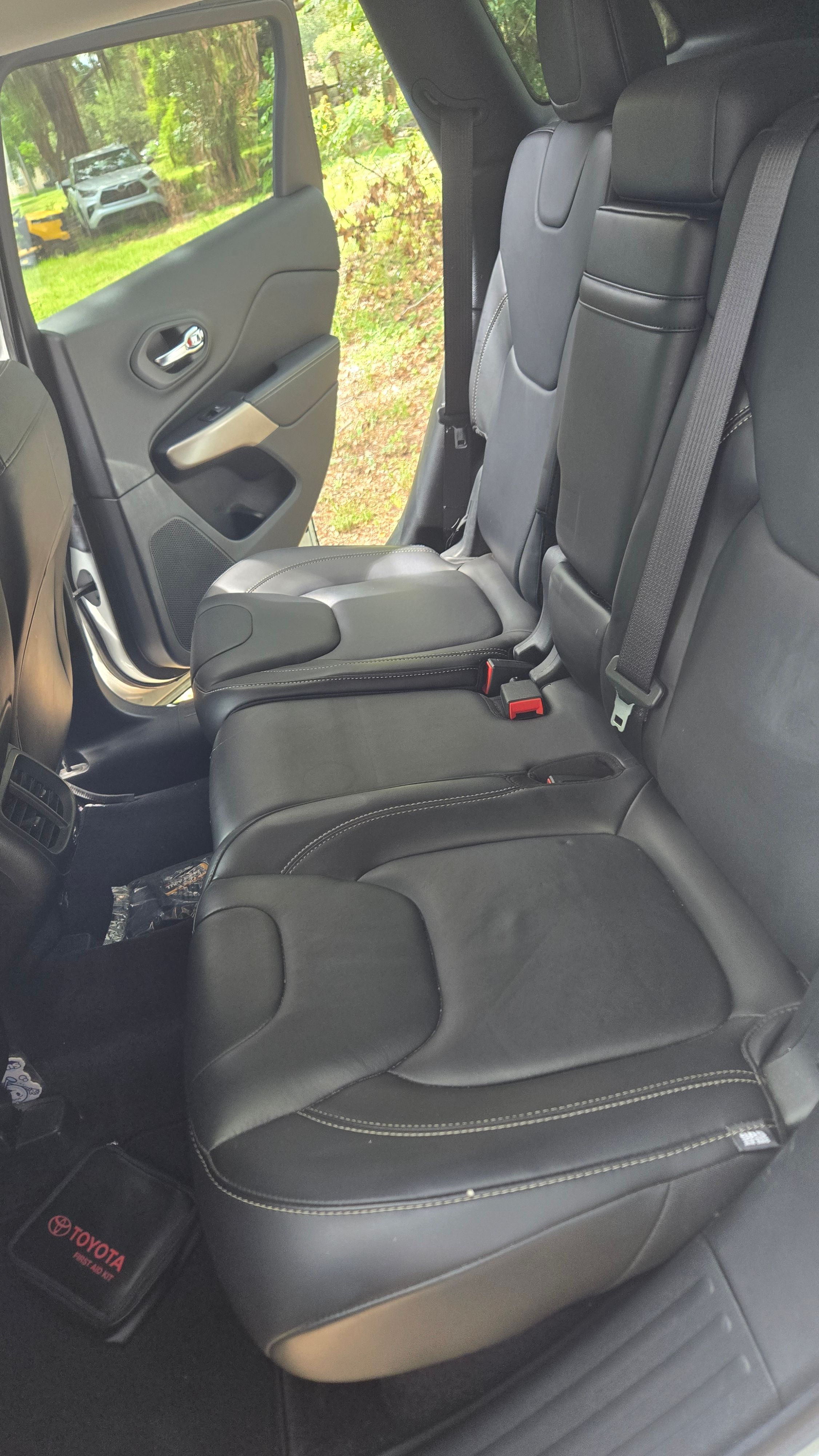 Used 2017 Jeep Cherokee Limited AWD/4WD image 12