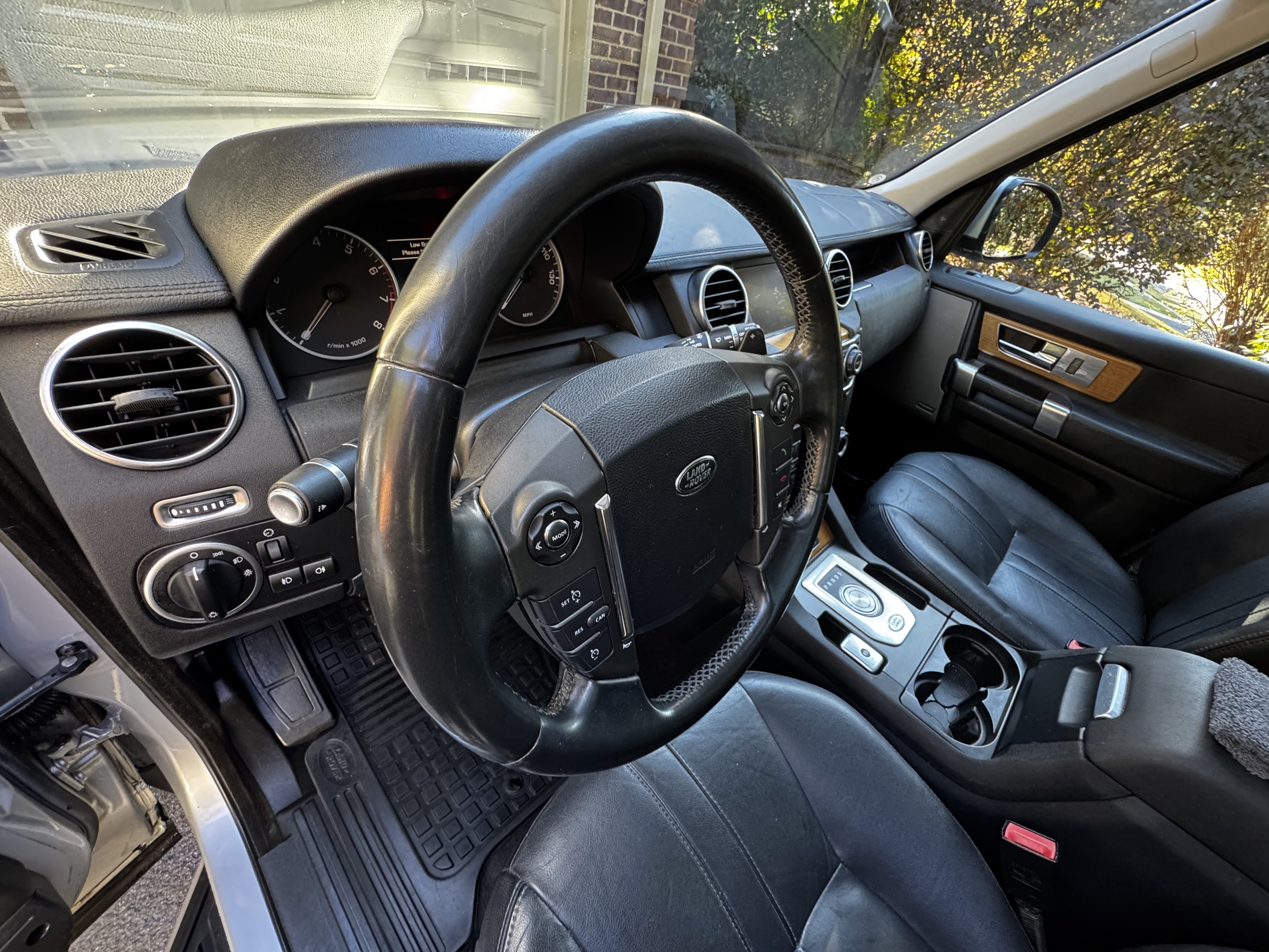 Used 2016 Land Rover LR4 HSE AWD/4WD image 18