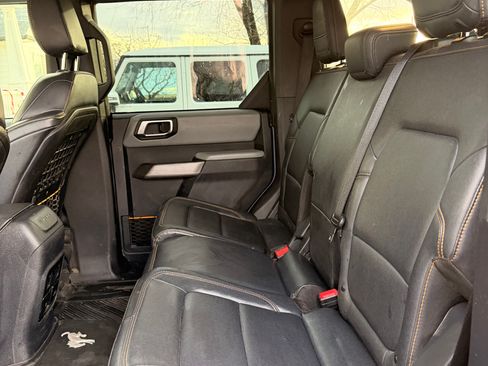 Used 2023 Ford Bronco Badlands image 9