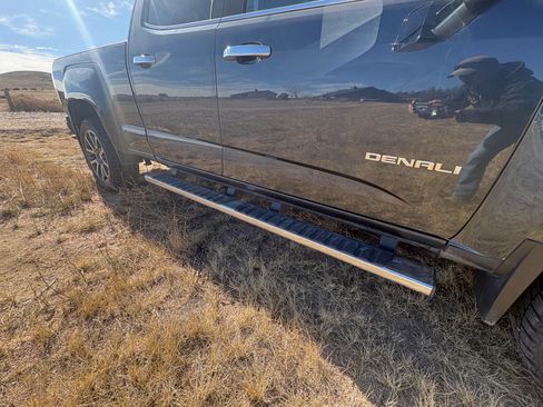 Used 2017 GMC Canyon Denali image 5
