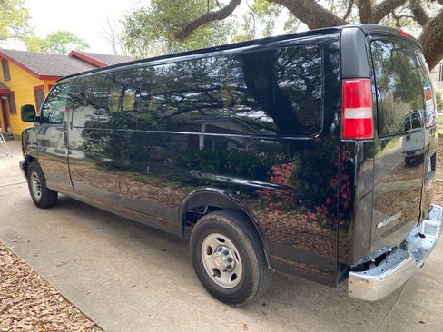 Used 2017 Chevrolet Express 3500 LT w/ LT Preferred Equipment Group image 5