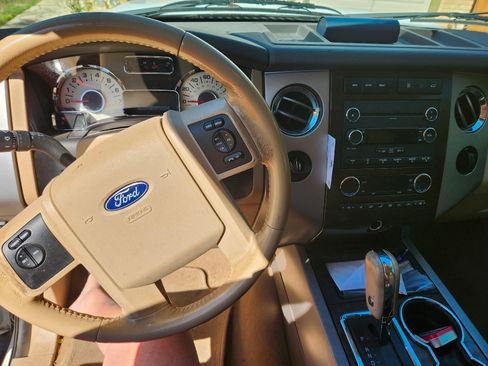 Used 2012 Ford Expedition XLT image 9