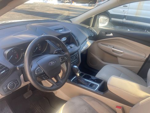 Used 2017 Ford Escape SE w/ Equipment Group 201A image 8