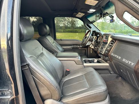 Used 2016 Ford F250 Platinum w/ FX4 Off-Road Package AWD/4WD image 26
