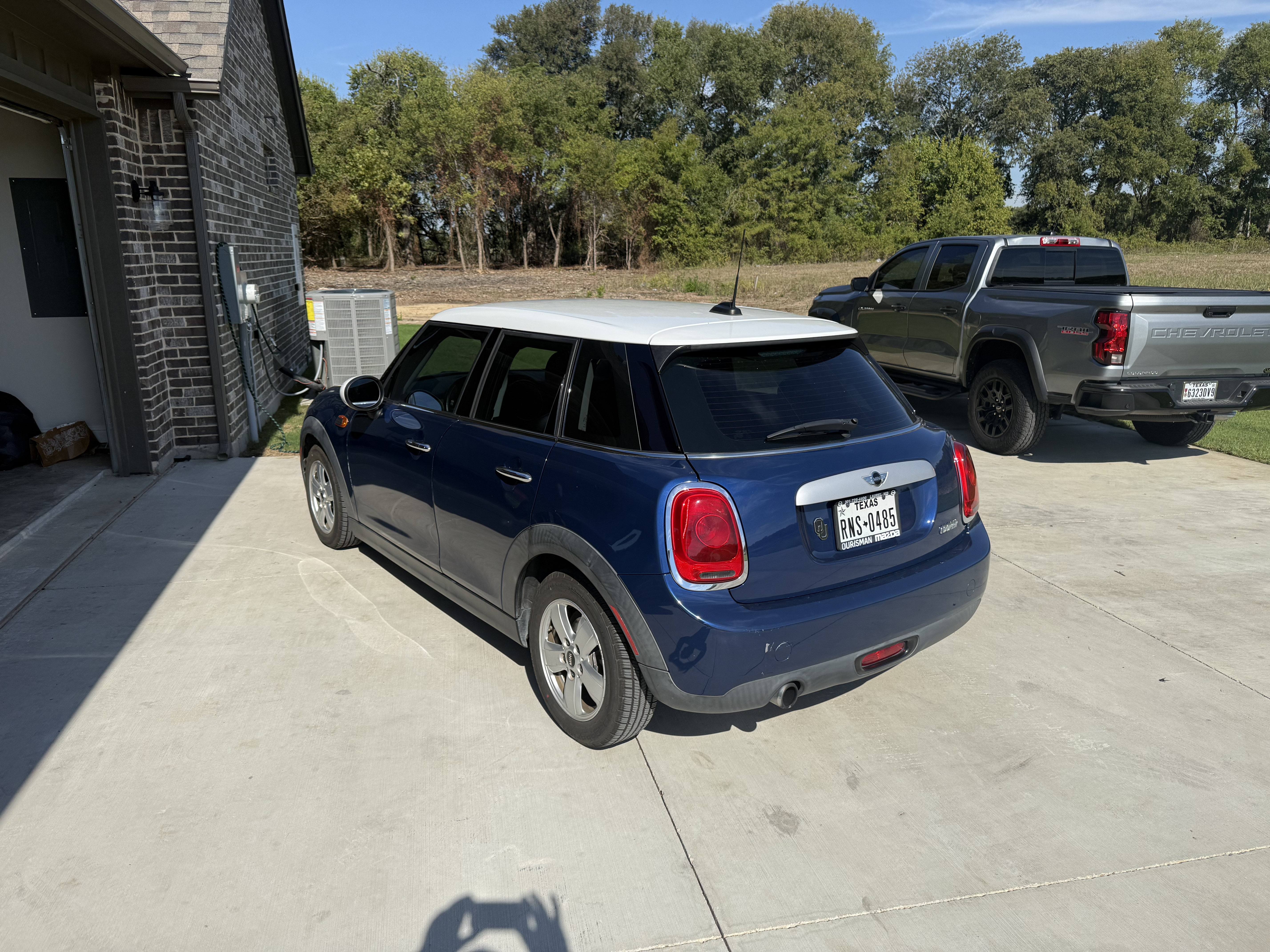 Used 2015 MINI Cooper 4-Door Hardtop FWD image 11