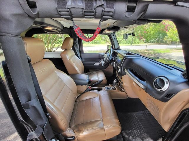 Used 2012 Jeep Wrangler Sahara w/ Connectivity Group AWD/4WD image 17