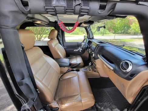 Used 2012 Jeep Wrangler Sahara w/ Connectivity Group AWD/4WD image 17
