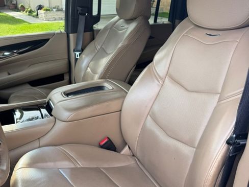 Used 2018 Cadillac Escalade ESV Platinum image 13