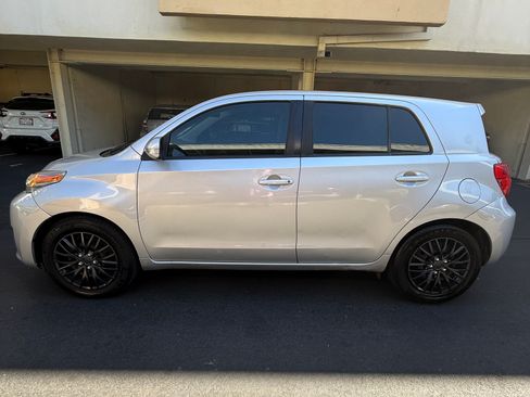 Used 2013 Scion xD image 1