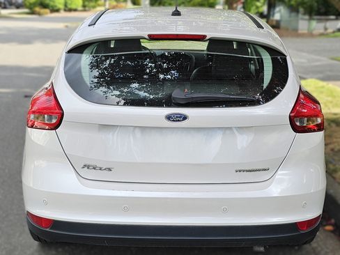 Used 2017 Ford Focus Titanium w/ Titanium Technology Package image 4