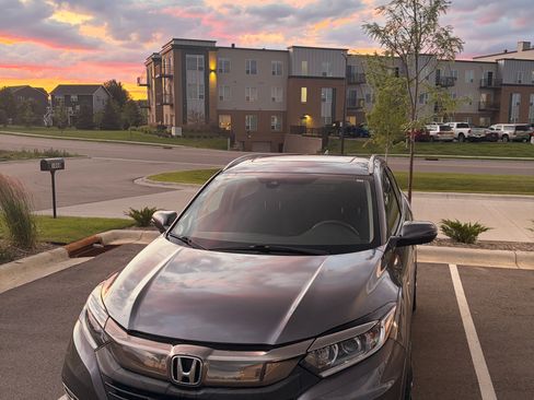 Used 2019 Honda HR-V EX image 2