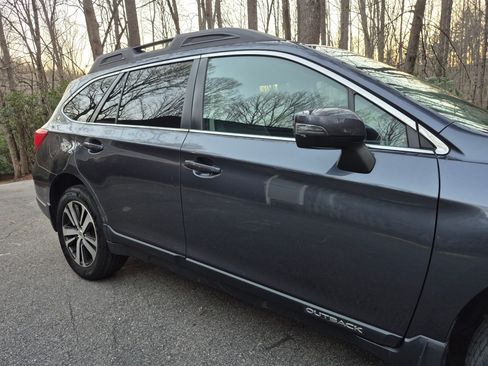 Used 2017 Subaru Outback 2.5i Limited image 4