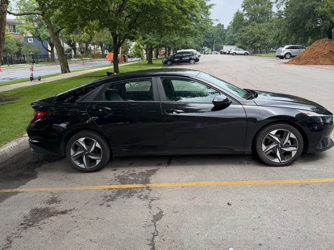 Used 2023 Hyundai Elantra SEL w/ Convenience Package FWD image 2