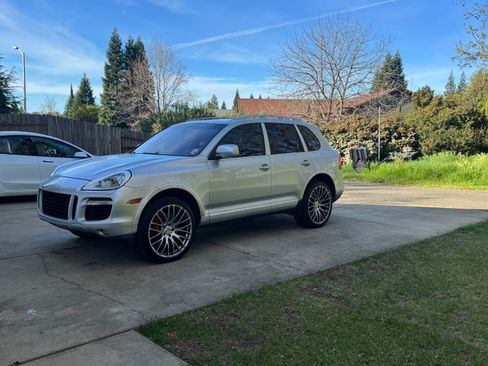Used 2009 Porsche Cayenne Turbo S AWD/4WD image 2