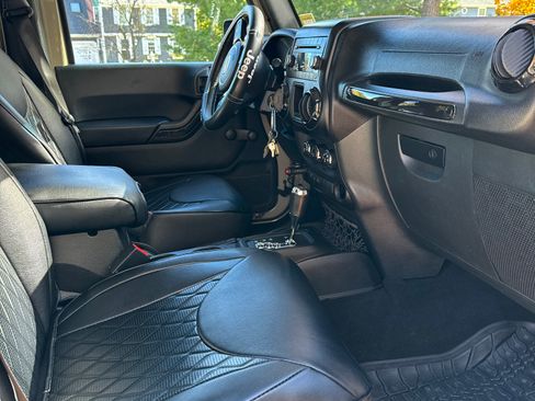 Used 2017 Jeep Wrangler Unlimited Sport w/ Connectivity Group image 17