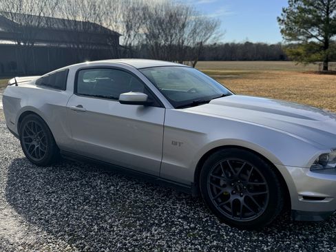 Used 2010 Ford Mustang GT image 10