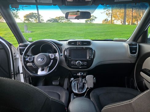 Used 2019 Kia Soul + w/ Audio Package image 9